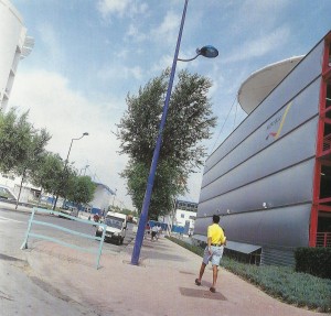Vistas de la parte lateral del pabellón y banda de Servicios de Expo'92.
