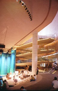 Teatro en el Interior del Pabellón de Canadá (worldexpositions.info).