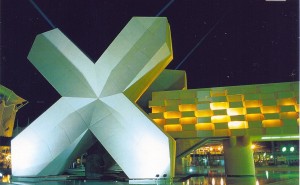 La elegancia de la obra de Ramírez Vázquez en la Noche de Sevilla. (Expo 92)