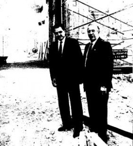 Rafael Hernández Colón y Manuel Olivencia visitando obras en recinto Expo'92 (Fotografía ABC - Díaz Japón).