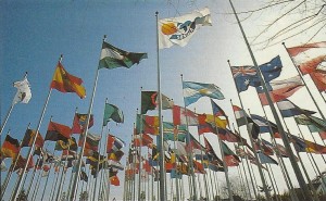 Banderas participantes de la Exposición Universal de Sevilla.