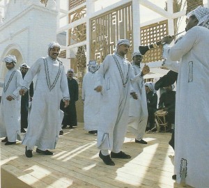 Las Danzas de Arabia Saudí pusieron una nota pintoresca en su pabellón (Fotografía Memoria General de la Exposición Universal Sevilla 1992).