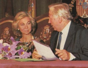 Manuel Olivencia y la Reina Doña Sofia.