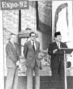 osé Borrell, Emilio Cassinello y Soesilo Soedarman durante los discursos oficiales del Día Nacional de Indonesia (Fotografía ABC).