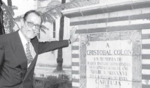Emilio Cassinello visitando el Monasterio de la Cartuja durante el X Aniversario de Expo 92 (Fotografía ABC).