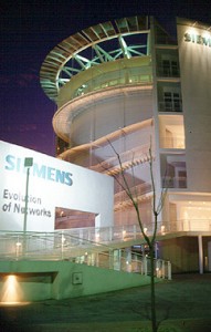 Pabellón de Siemens en la Noche durante la Expo'92.