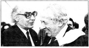 El escritor José Saramago y el comisario Manuel Olivencia (Fotografía ABC).