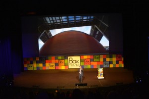 El recuerdo a la Expo'92 presente en el Auditorio Box Sevilla.