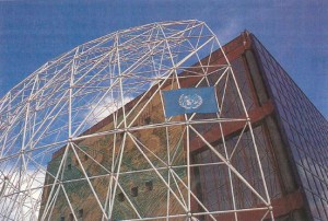 Detalle fachada pabellón de la ONU.