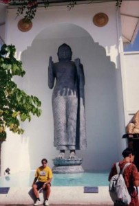 Réplica del Buda de Aukana.