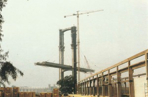 Construcción del Puente del Centenario.